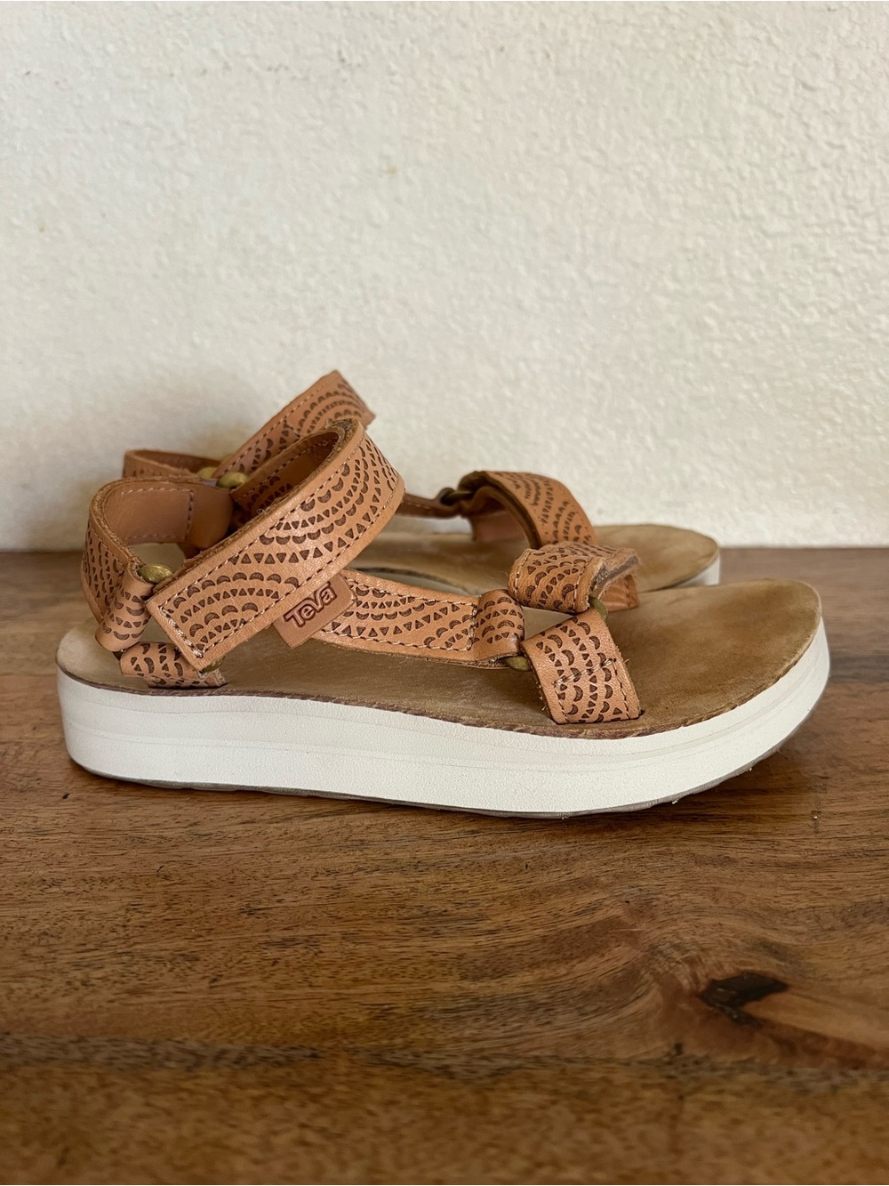 Teva Midform Universal Geometric Tan Leather Sandals Womens Size 5